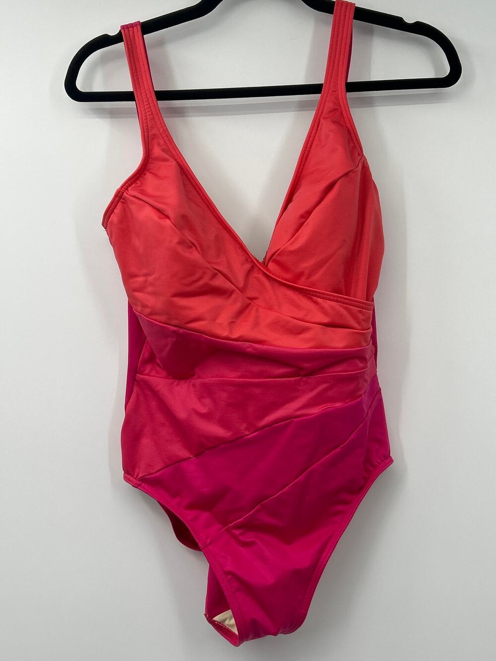 Miraclesuit Pink Coral Colorblock One-Piece Swimsuit Size Medium? Resort Pool